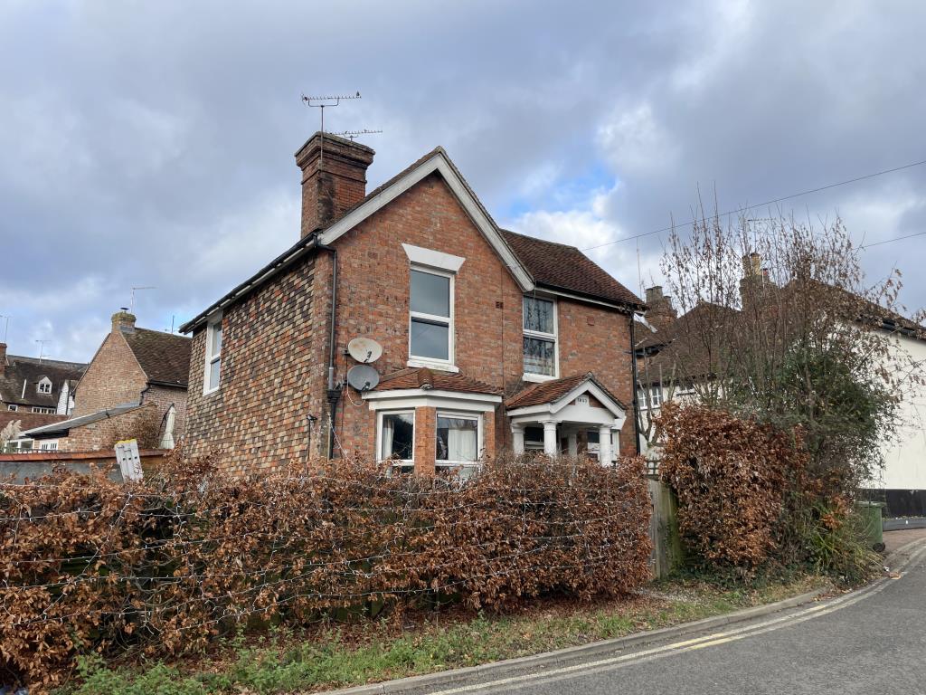 Lot: 98 - FLAT IN NEED OF REFURBISHMENT - Front view of village flat for refurbishment